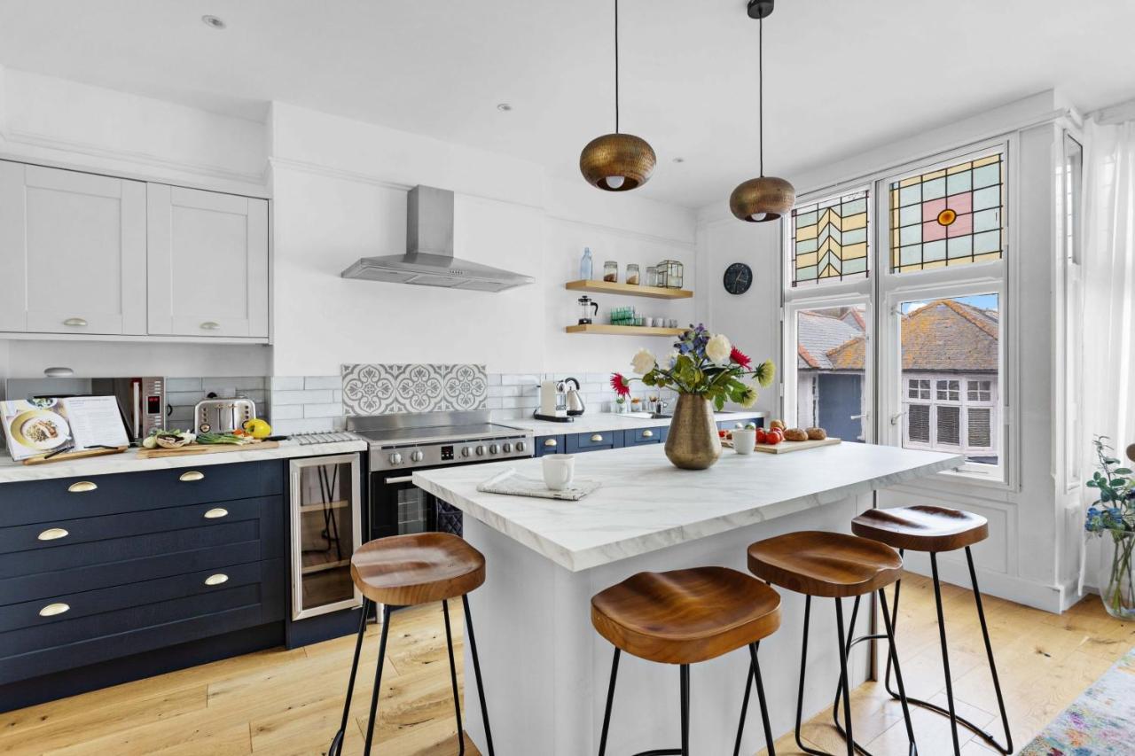 Flat 2 Fairfax Place - Modern Stylish Flat With Plenty Of Charm In