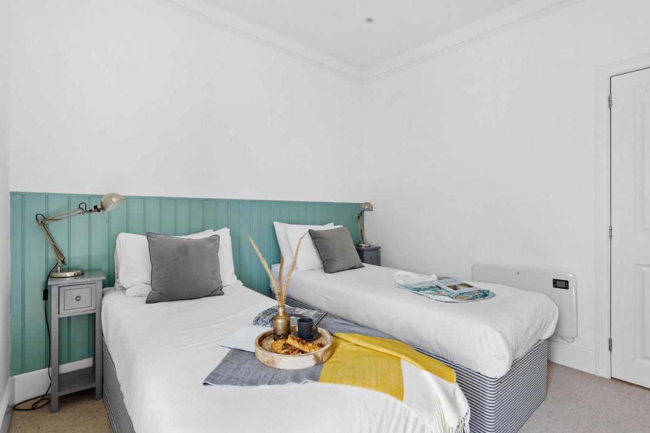 Flat 2 Fairfax Place - Modern Stylish Flat With Plenty Of Charm In Holiday home *