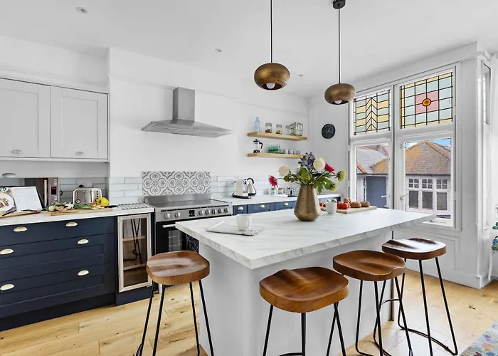 Flat 2 Fairfax Place - Modern Stylish Flat With Plenty Of Charm In Central Dartmouth